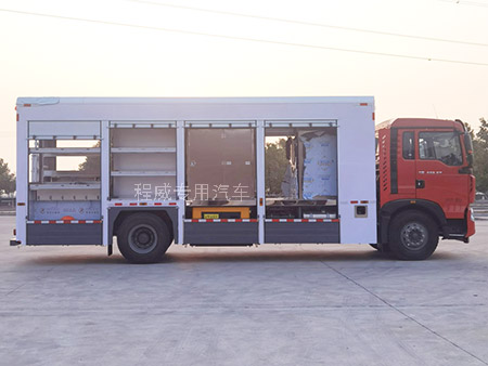 重汽豪沃多功能應(yīng)急凈水車