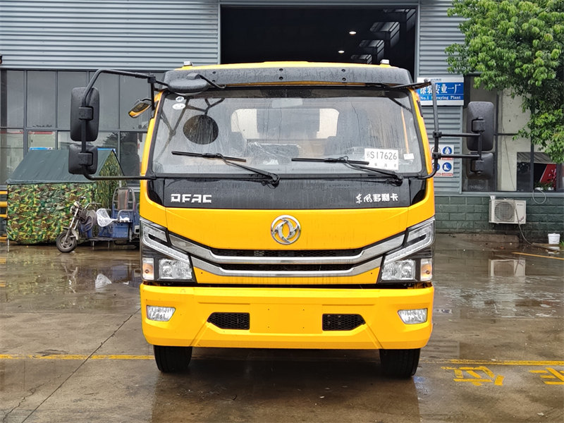 6噸東風(fēng)多利卡瀝青灑布車
