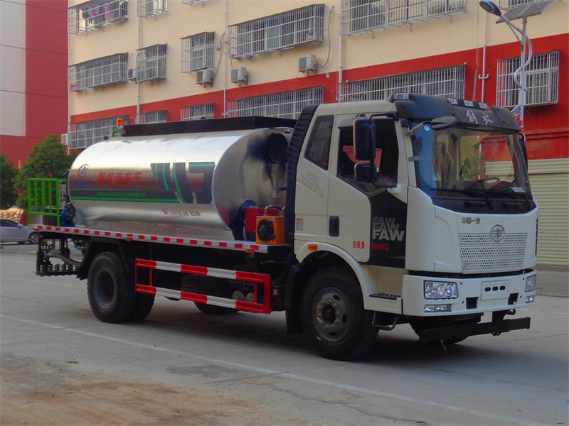 8噸解放瀝青灑布車