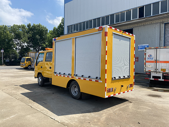 五十鈴雙排藍(lán)牌1000方救險(xiǎn)車(chē)