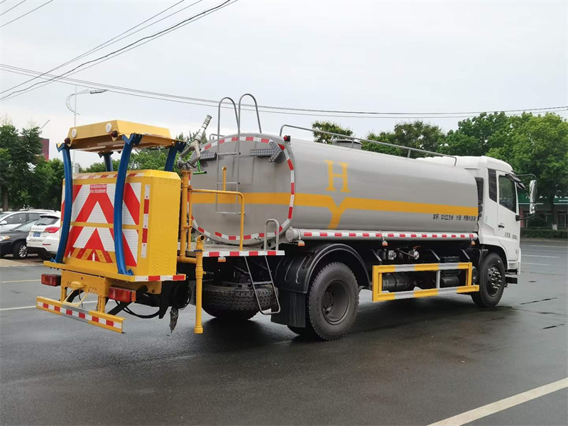 天錦防撞灑水車免交車輛購(gòu)置稅