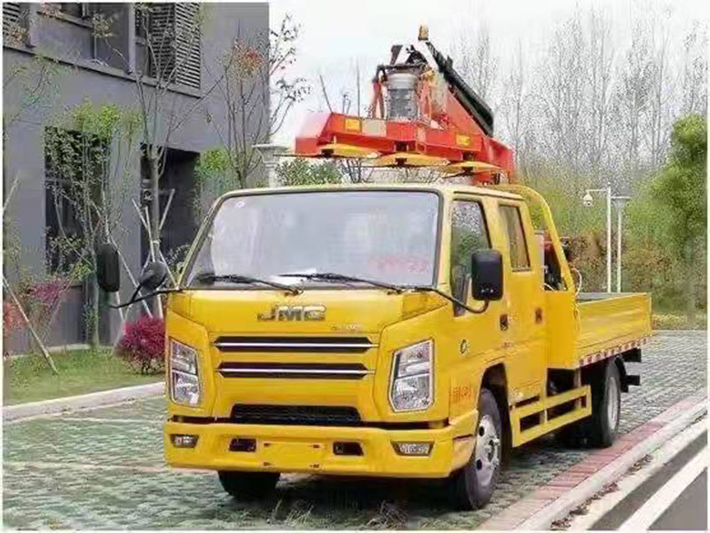 江鈴綠化綜合養(yǎng)護車115馬力