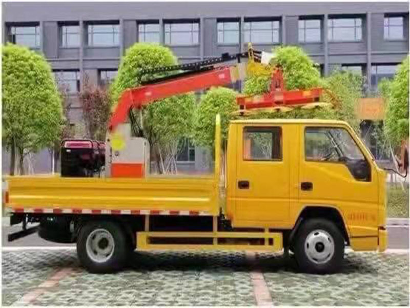 江鈴綠化綜合養(yǎng)護車115馬力