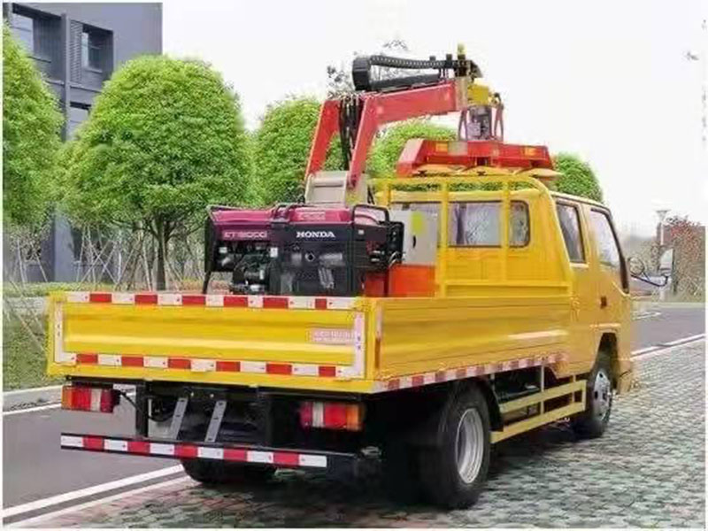 江鈴綠化綜合養(yǎng)護車115馬力