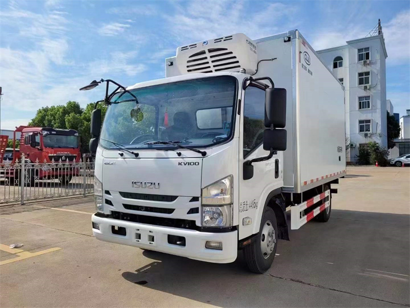 五十鈴國(guó)六冷藏車吉時(shí)發(fā)車
