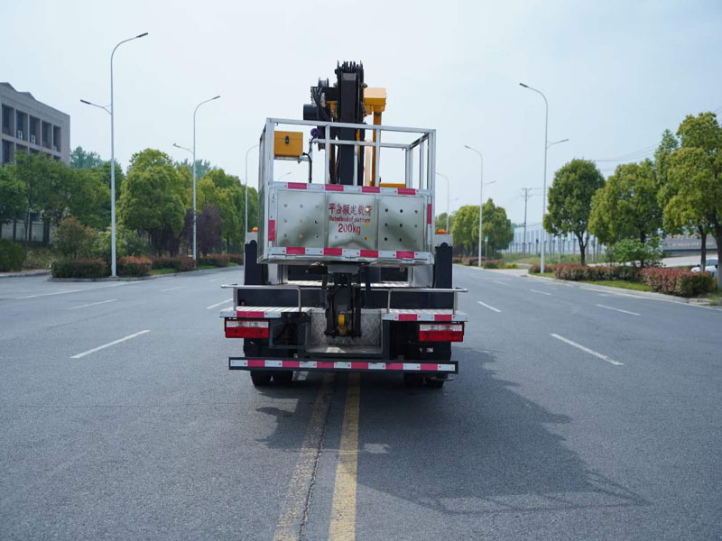多利卡D7高空作業(yè)車機(jī)動(dòng)性強(qiáng)