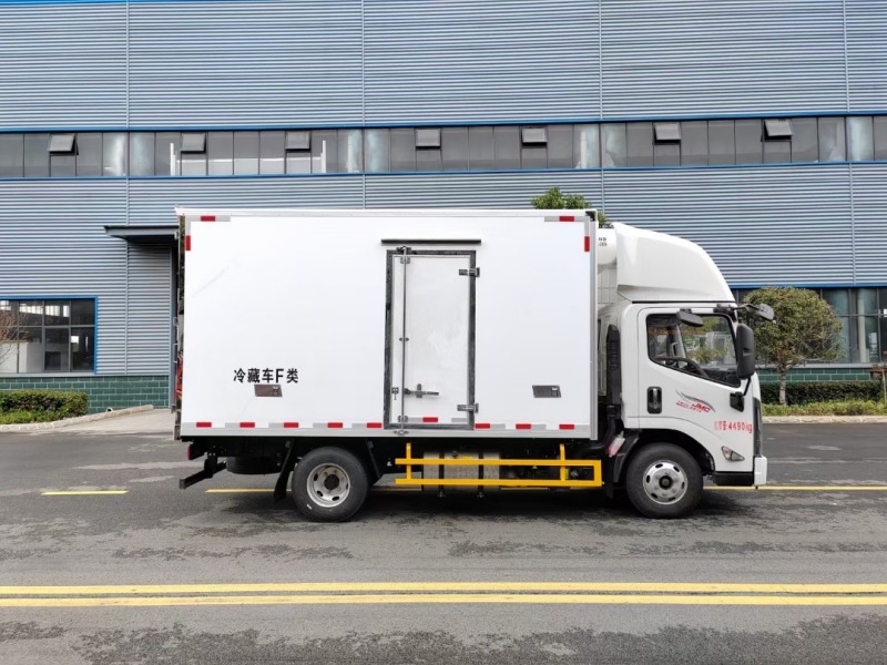 江鈴新凱運(yùn)4米2冷藏車