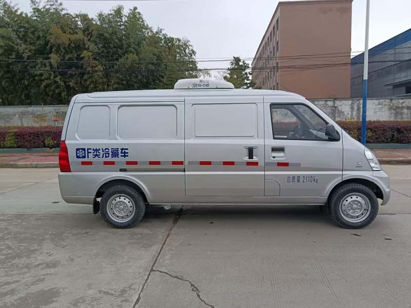 國六五菱汽油面包冷藏車馬力大