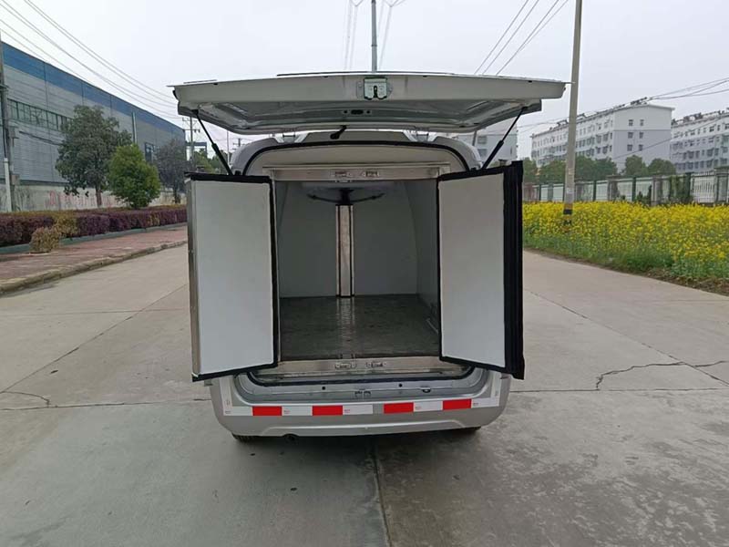 國六五菱汽油面包冷藏車馬力大