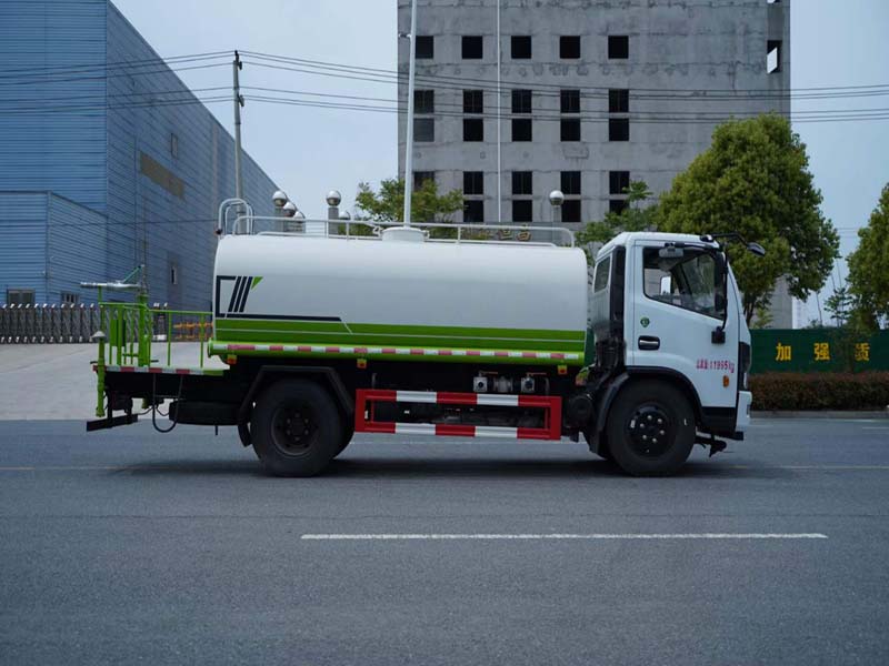 多利卡D7綠化噴灑車全國送車