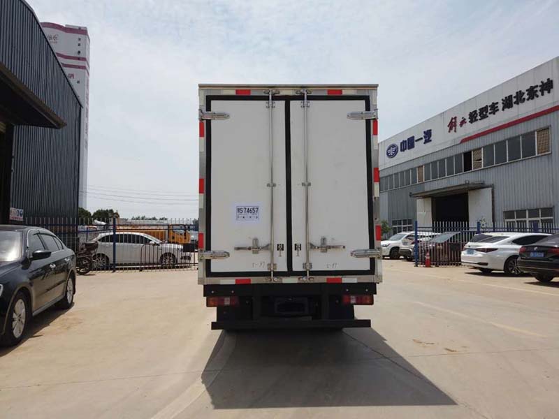 康鈴X5汽油冷藏車整車不超重