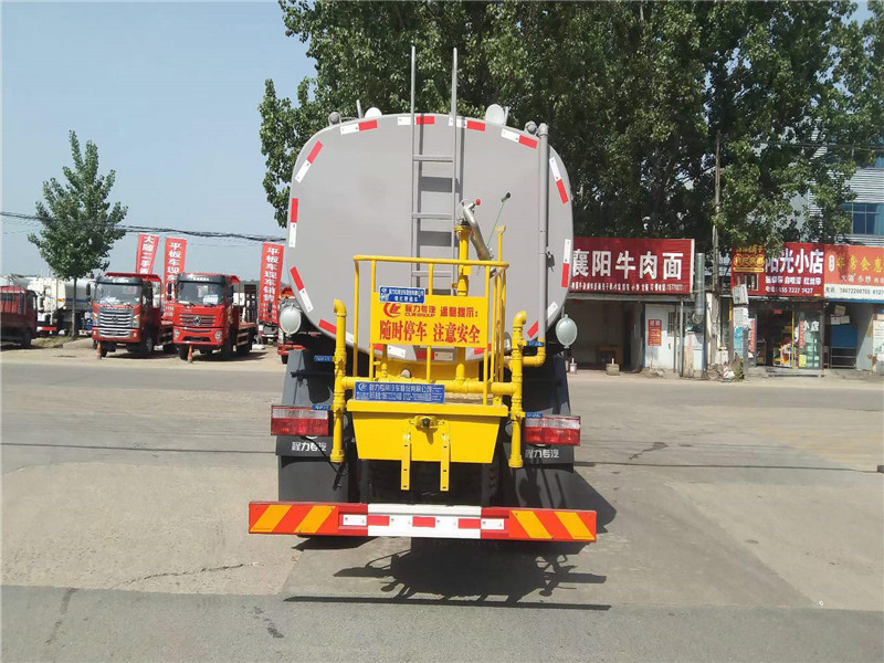 東風(fēng)D9灑水車廠家直銷