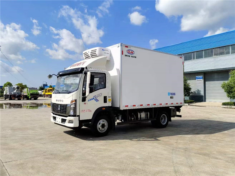 4.2米國六重汽統(tǒng)帥寬體冷藏車包上牌