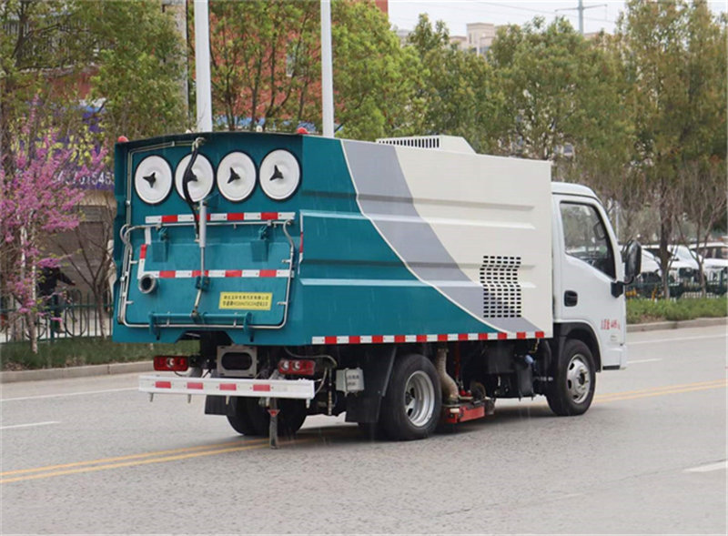 國(guó)六躍進(jìn)吸塵車(chē)藍(lán)牌出廠