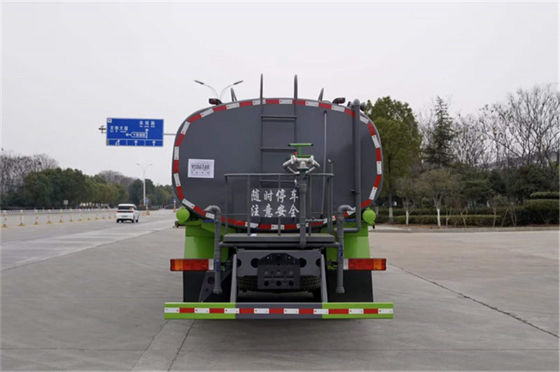 東風(fēng)T5后雙橋20噸灑水車調(diào)試完成