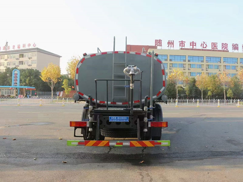 25方環(huán)衛(wèi)灑水車源頭廠家