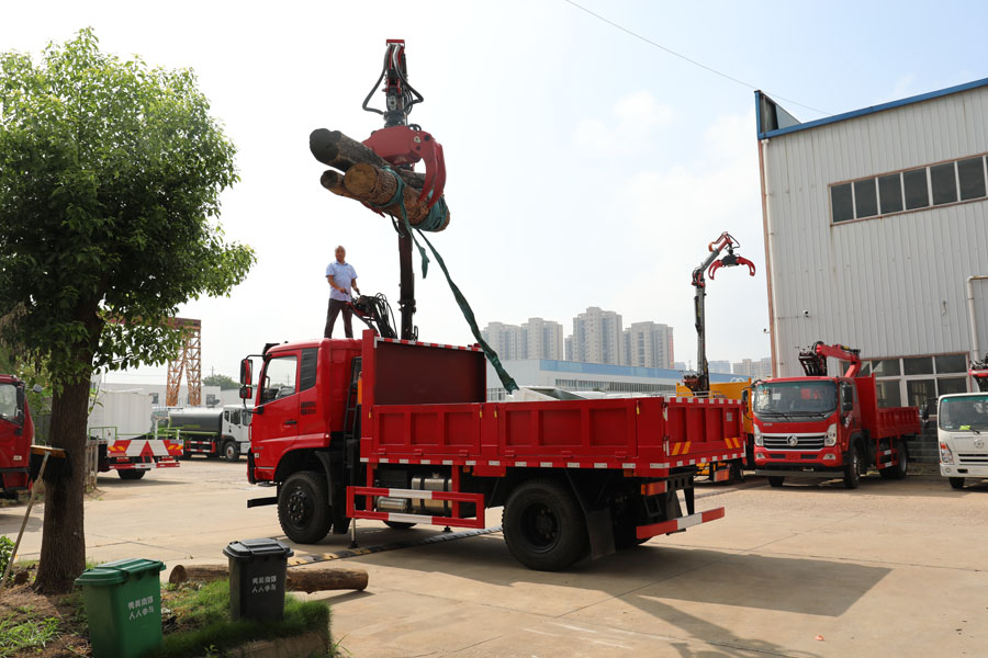 航天萬山四驅(qū)抓斗式垃圾車-格雷普抓機