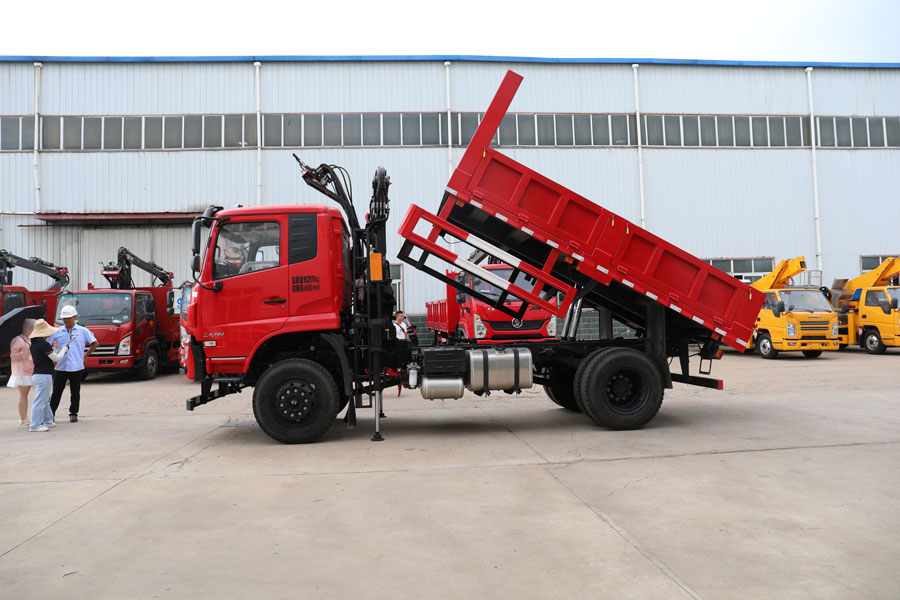航天萬山四驅(qū)抓斗式垃圾車-格雷普抓機