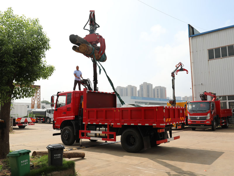 航天萬山四驅(qū)抓斗式垃圾車-格雷普抓機