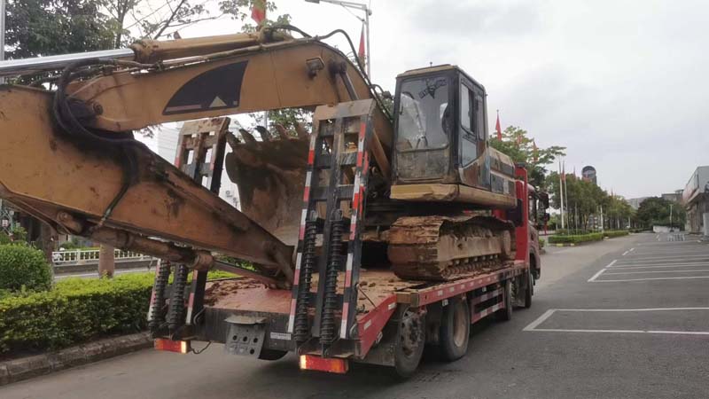 東風(fēng)前四后六平板運輸車可達9噸