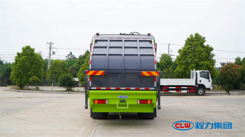 程力商用后雙橋壓縮垃圾車全新升級(jí)版駕駛室