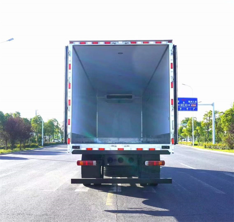 解放JH6前四后四冷藏車全新配置