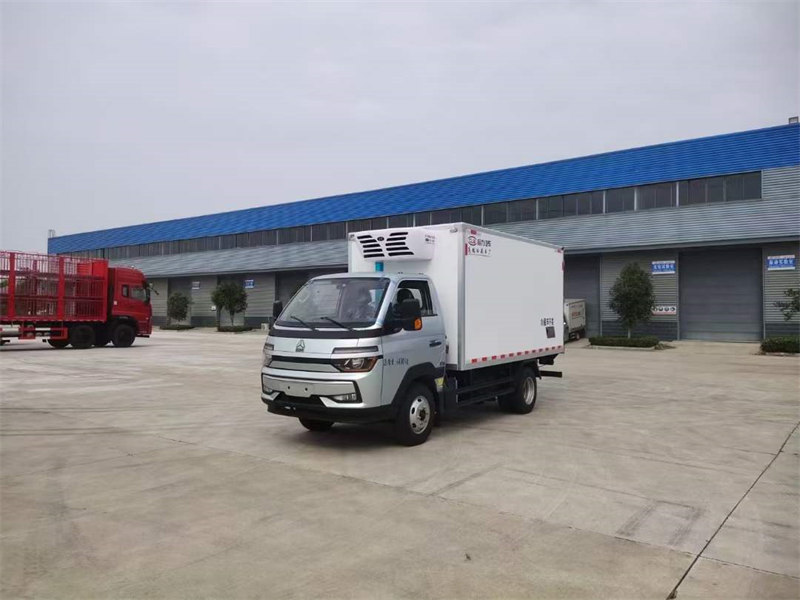 豪沃智相3.75米冷藏車省油經(jīng)濟