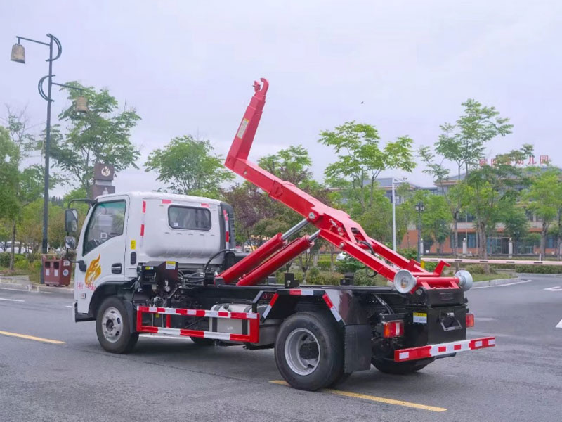 重汽豪曼3280軸距藍(lán)牌勾臂垃圾車(chē)