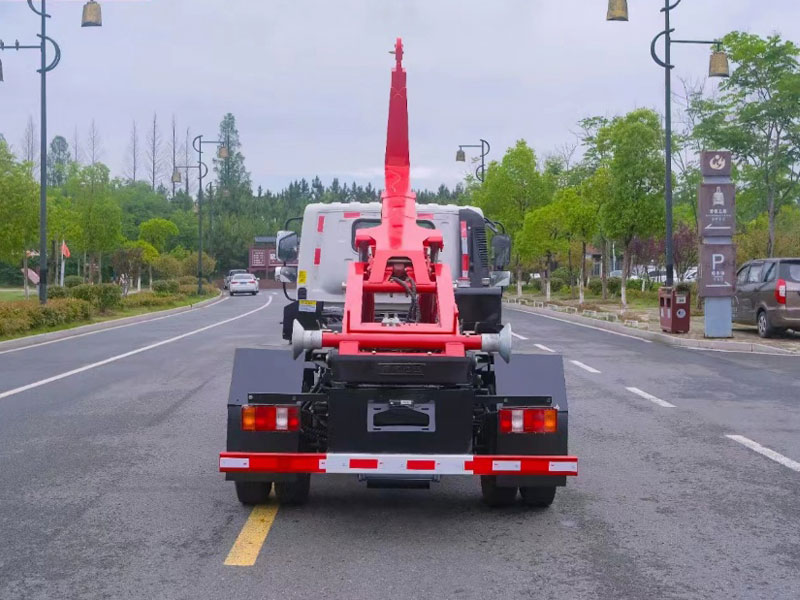 重汽豪曼3280軸距藍(lán)牌勾臂垃圾車(chē)