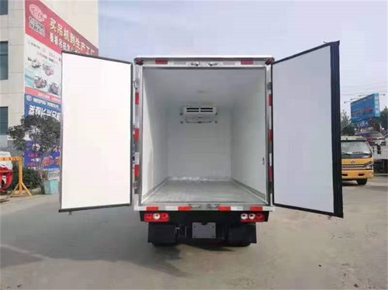 躍進小福星冷藏車底盤上裝評測