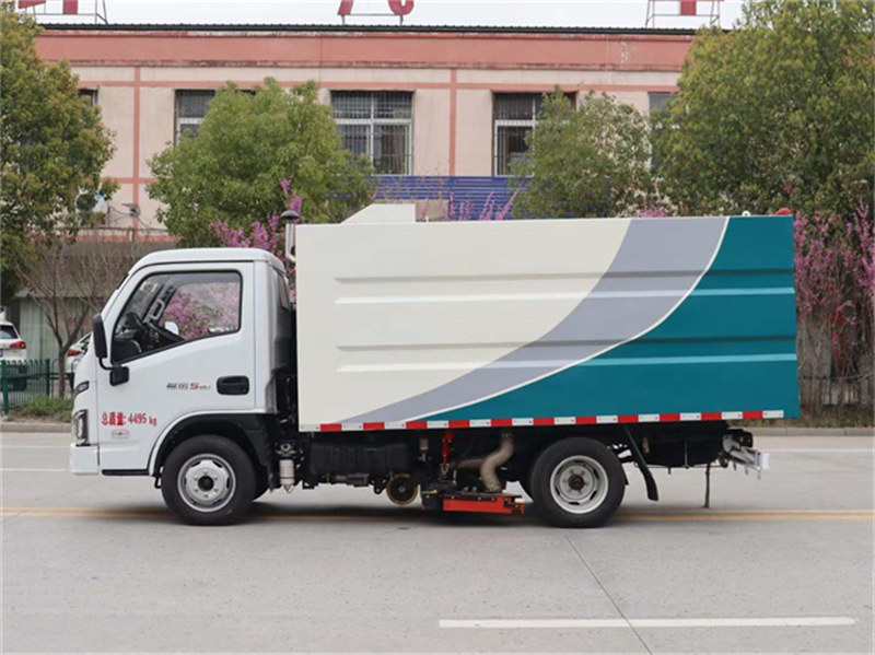 國六躍進(jìn)吸塵車新車制作完成準(zhǔn)備出廠