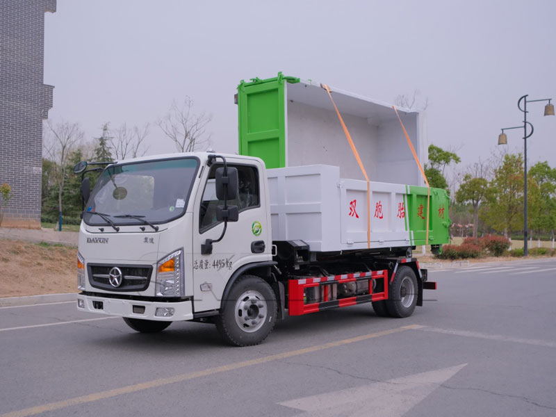 一款可以進地下室的藍牌勾臂垃圾車