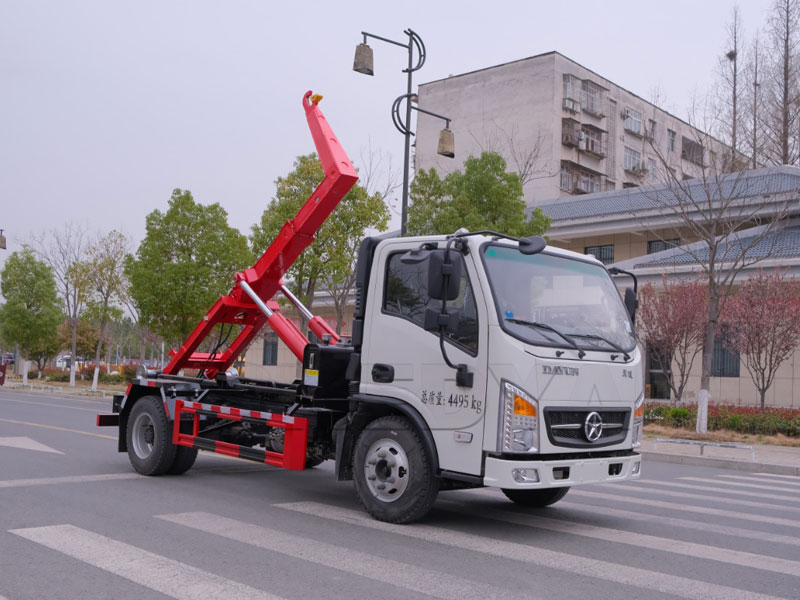 一款可以進地下室的藍牌勾臂垃圾車