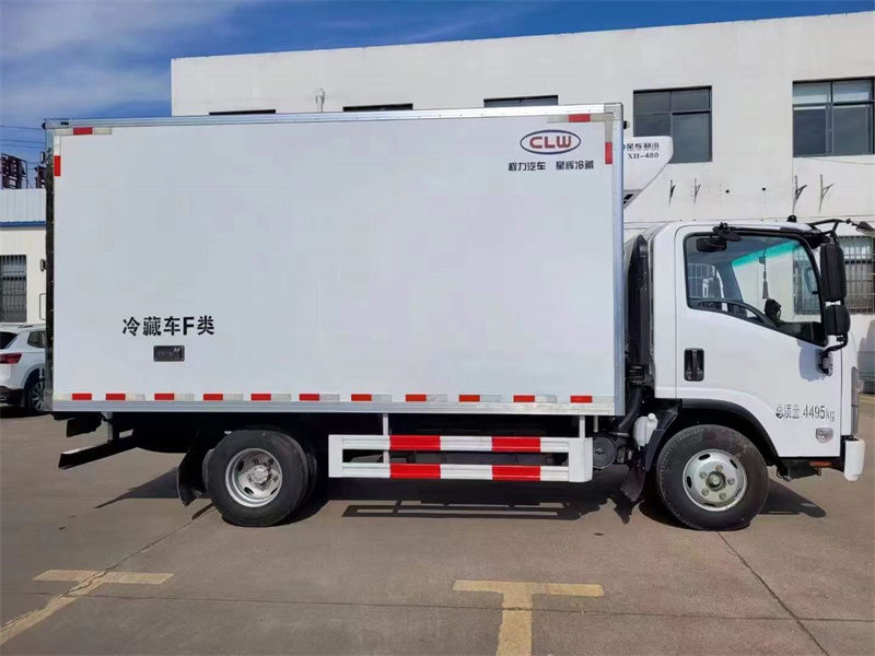 五十鈴國(guó)六冷藏車吉時(shí)發(fā)車