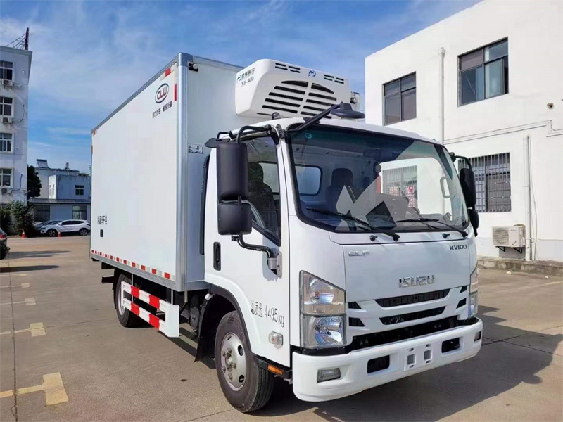 五十鈴國(guó)六冷藏車吉時(shí)發(fā)車