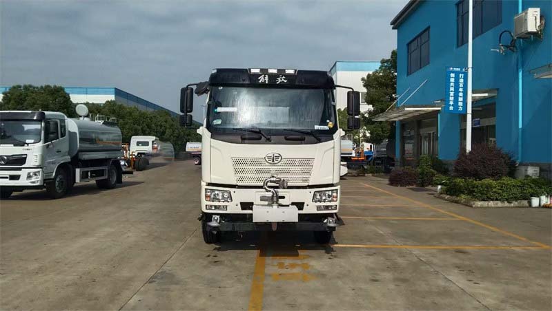 10方解放灑水車評(píng)測(cè)可上北京戶