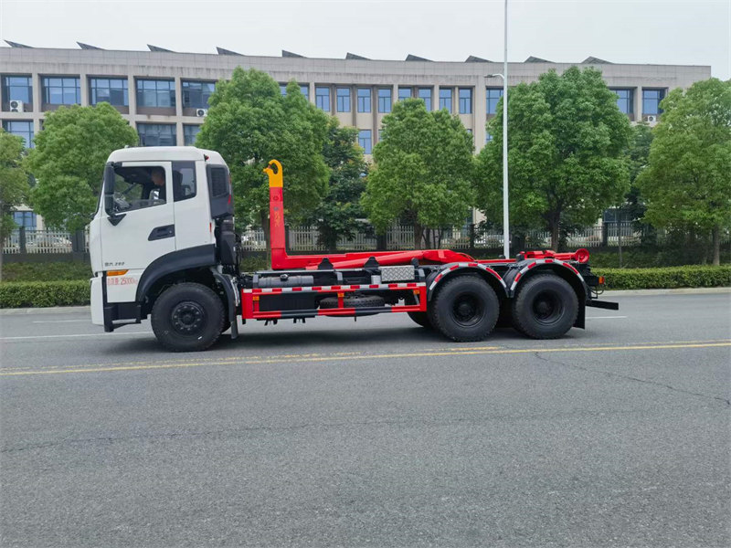 東風(fēng)天龍后雙橋套臂垃圾車4350+1350軸距