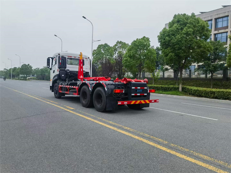 東風(fēng)勾臂垃圾車成本低