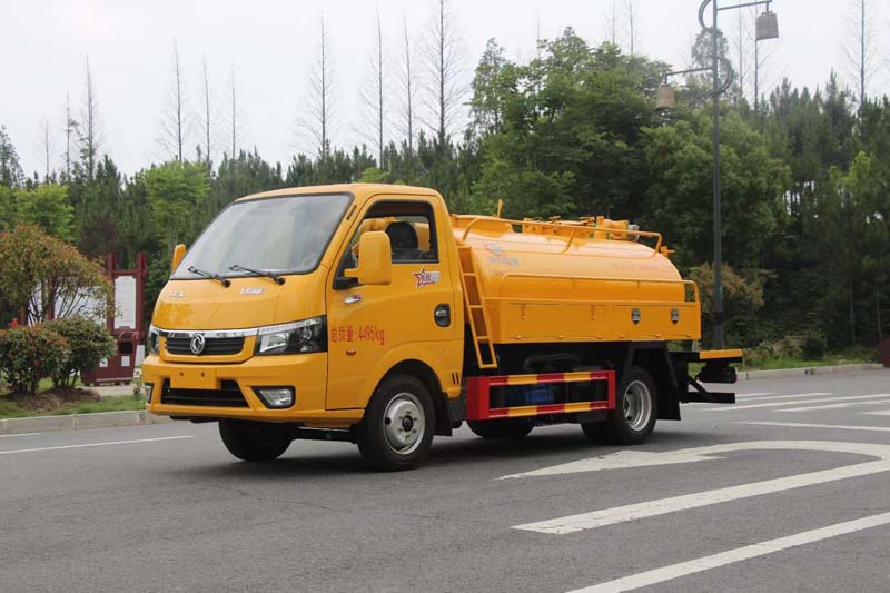 東風(fēng)途逸清洗吸污車藍(lán)牌不超重