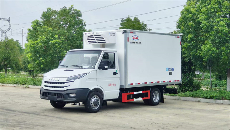 依維柯全新廂式冷藏車8月特價(jià)