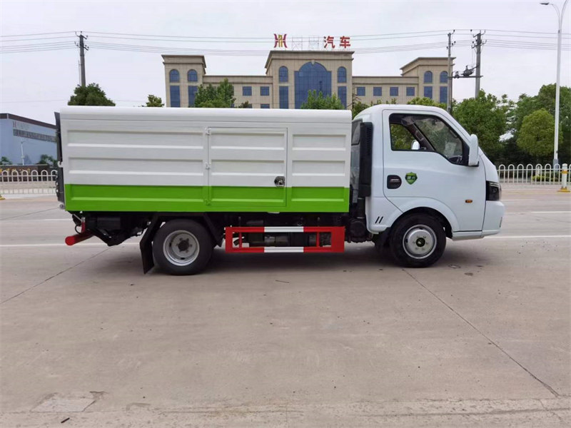 東風途逸密閉式桶裝垃圾車發(fā)車