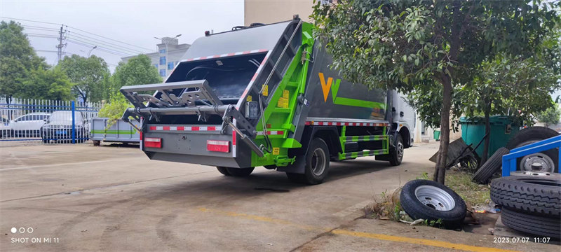 東風(fēng)福端卡壓縮垃圾車源頭廠家直銷