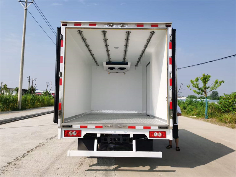 藍(lán)牌冷藏車(chē)福田奧鈴速運(yùn)德威150馬力