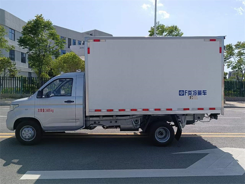 五菱后雙輪冷藏車汽油2.0排量可做限高2.15M