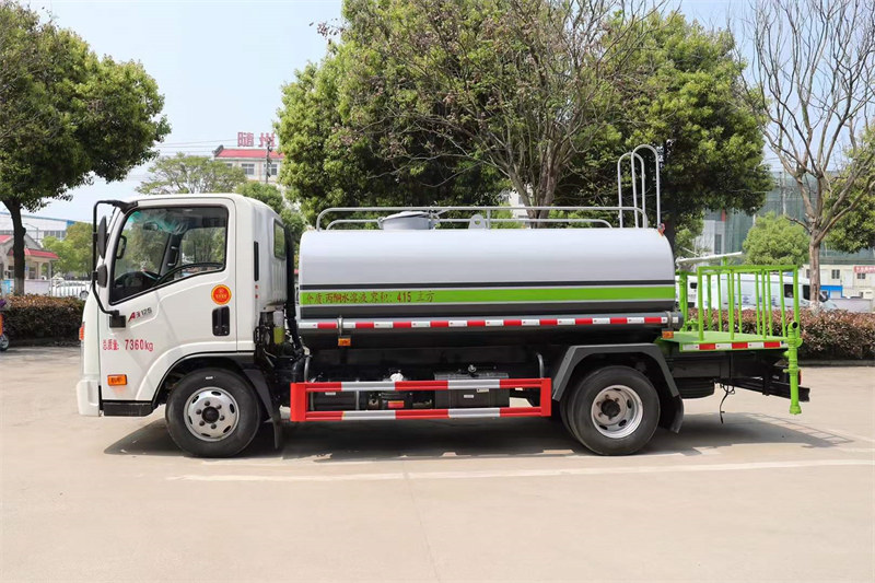 5方大運(yùn)灑水車(chē)周末特惠