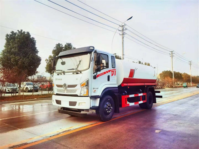 東風(fēng)D1灑水車性價(jià)比高