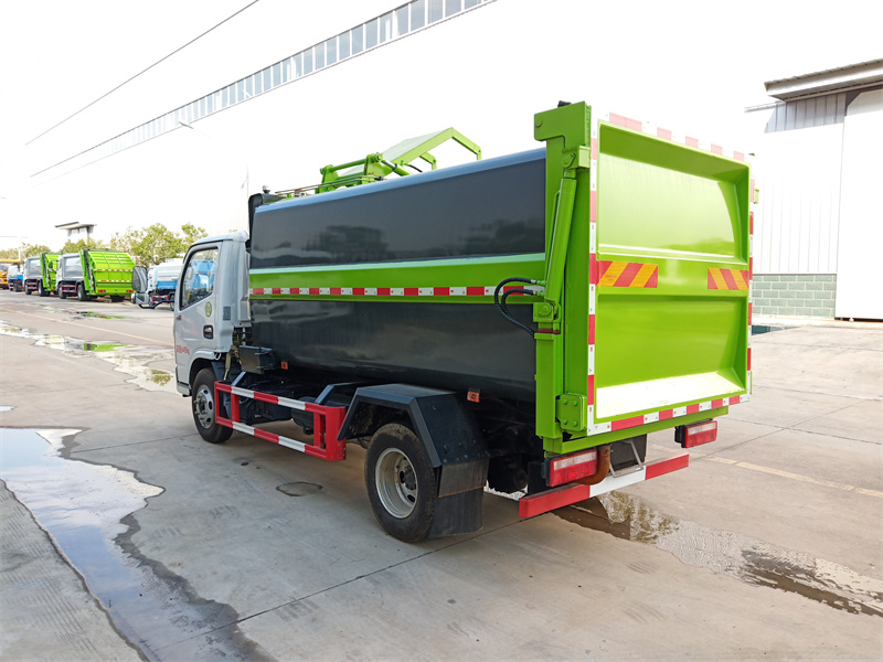 側(cè)裝壓縮垃圾車(chē)多少錢(qián)一臺(tái)