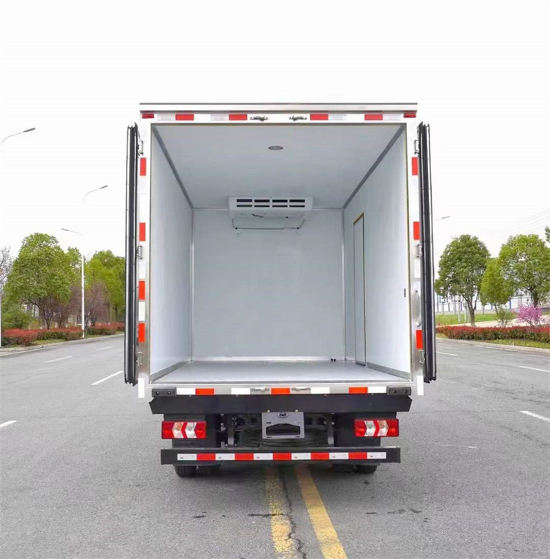 帥鈴E冷藏車搭載五十鈴130馬力發(fā)動(dòng)機(jī)
