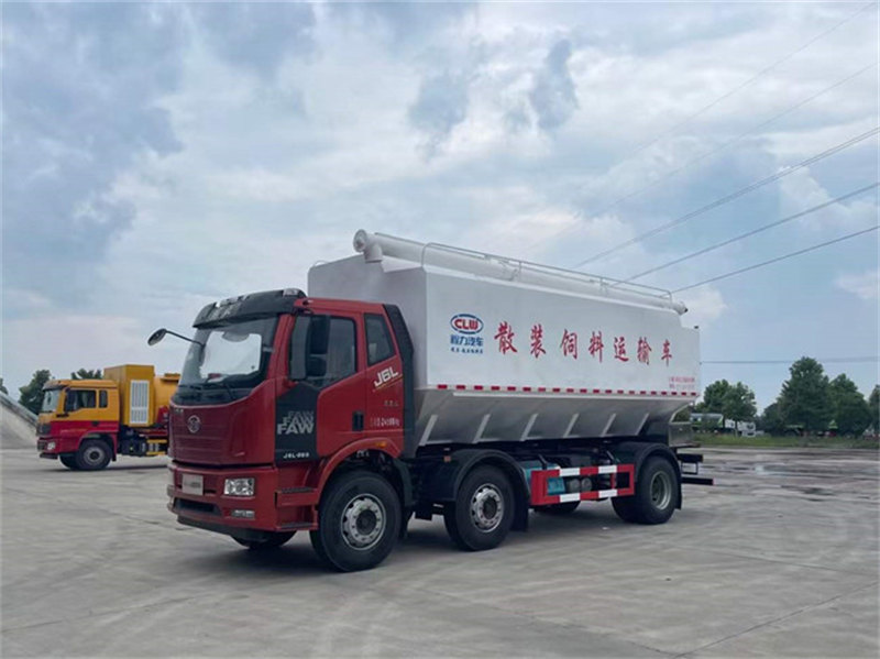 解放J6L小三軸散裝飼料車260匹馬力