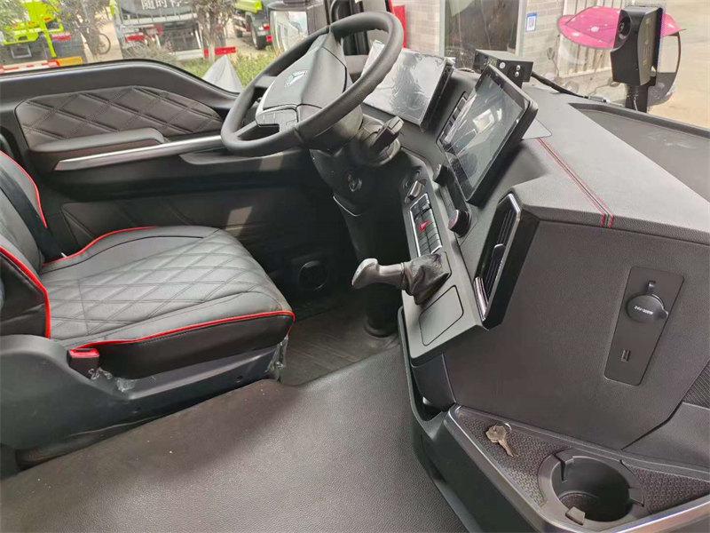 汕德卡自動(dòng)擋冷藏車寒區(qū)包290馬力